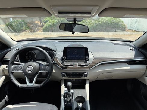 Used 2025 Nissan Altima 2.5 SV FWD image 33