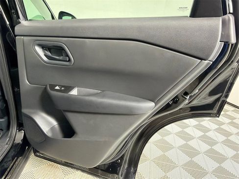 Used 2025 Nissan Rogue S image 16