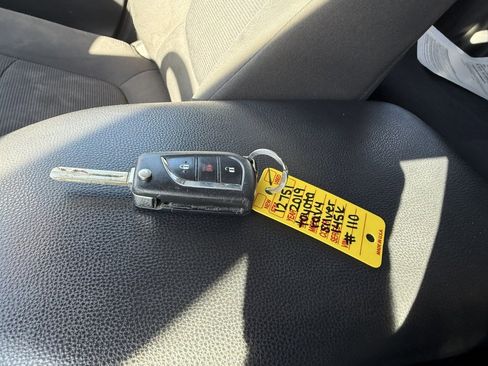 Used 2019 Toyota RAV4 LE image 32