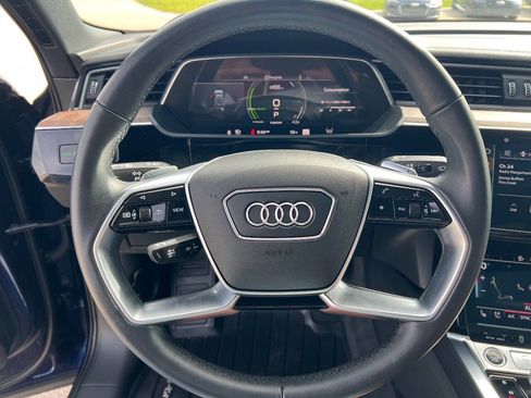 Used 2022 Audi e-tron Premium Plus AWD/4WD image 9