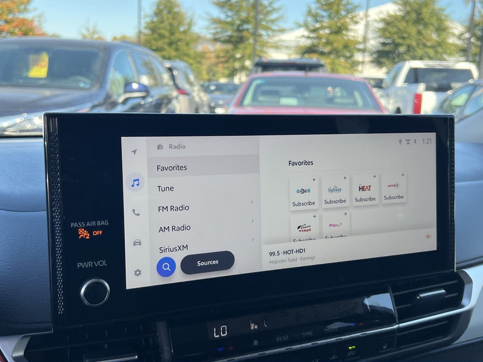 Used 2025 Toyota Sienna XLE FWD image 19