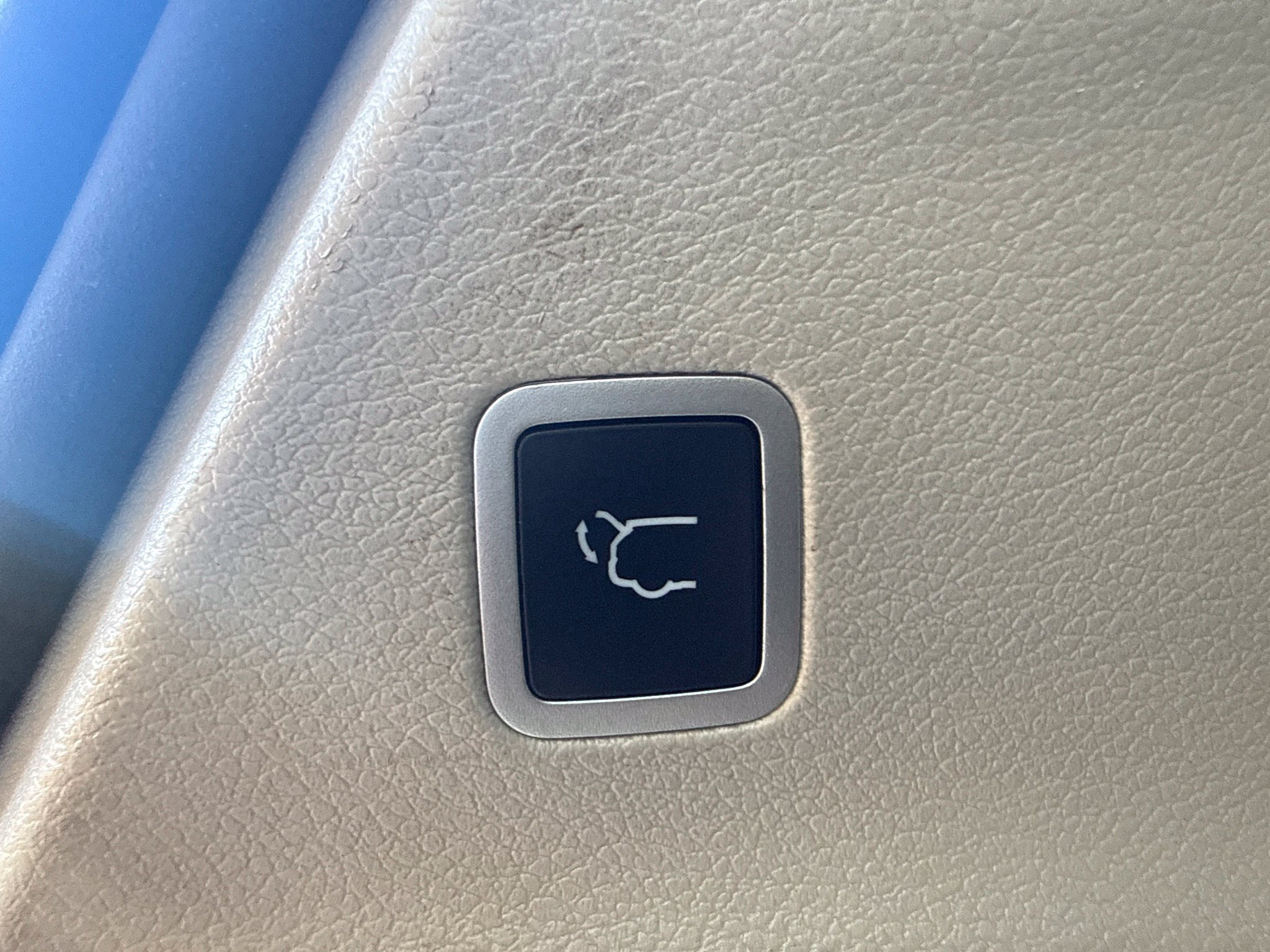Used 2022 Chrysler Pacifica Touring-L w/ Uconnect Theater Family Group FWD image 17