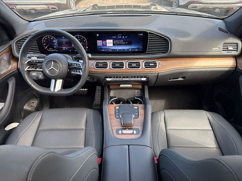 Used 2025 Mercedes-Benz GLS 450 4MATIC image 21