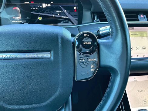 Used 2020 Land Rover Range Rover Evoque SE image 24