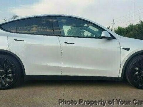 Used 2020 Tesla Model Y Long Range image 11