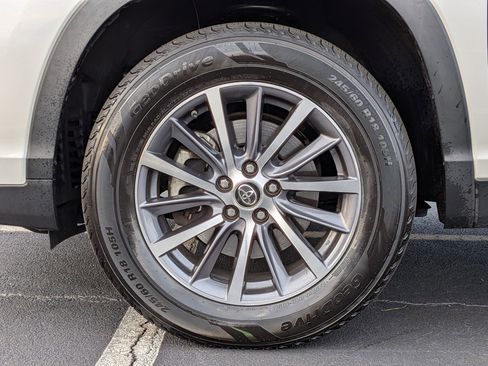 Used 2019 Toyota Highlander XLE image 13