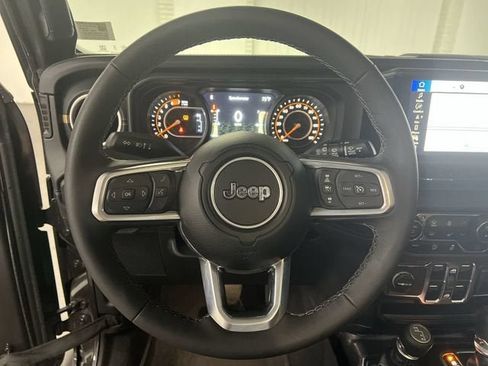 Used 2025 Jeep Wrangler Unlimited Sahara AWD/4WD image 11