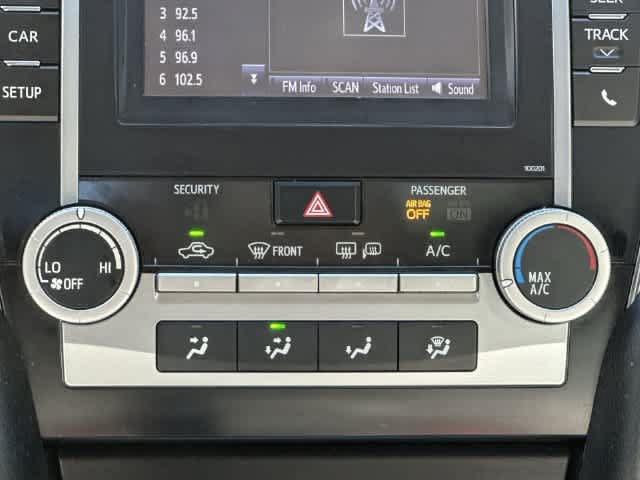 Used 2014 Toyota Camry SE FWD image 12