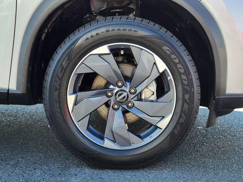 Used 2025 Nissan Rogue SV image 10