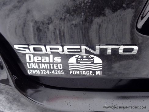 Used 2019 Kia Sorento AWD image 5