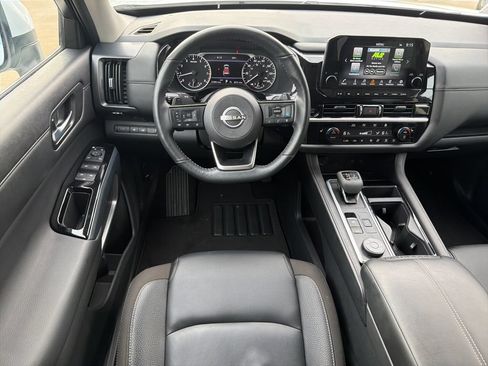 Used 2025 Nissan Pathfinder SL AWD/4WD image 22