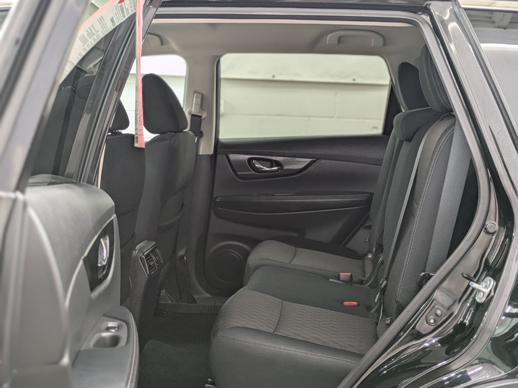 Used 2017 Nissan Rogue SV AWD/4WD image 20