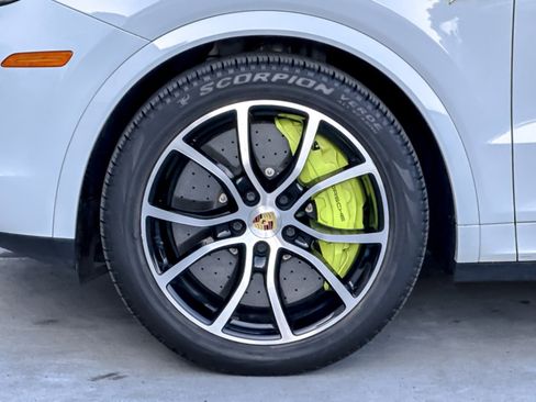 Used 2021 Porsche Cayenne Turbo S image 27