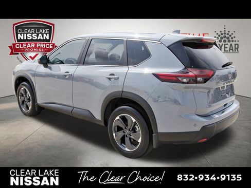 Certified 2026 Nissan Rogue SV FWD image 5