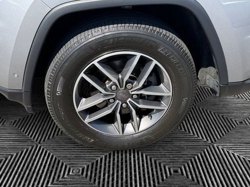 Used 2020 Jeep Grand Cherokee Limited AWD/4WD image 9