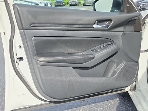 Used 2024 Nissan Altima 2.5 SV FWD image 16