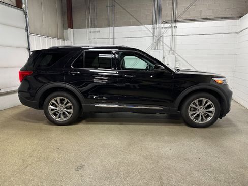 Certified 2023 Ford Explorer Limited w/ Equipment Group 301A image 5
