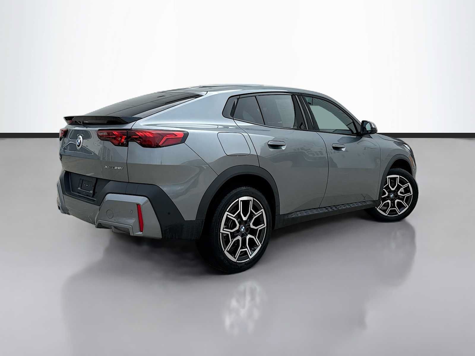Used 2026 BMW X2 xDrive28i AWD/4WD image 3
