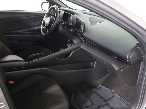 Used 2025 Hyundai Elantra Sport FWD image 21