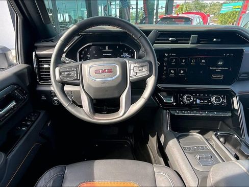 Used 2025 GMC Sierra 2500 AT4 w/ AT4 Premium Plus Package image 9