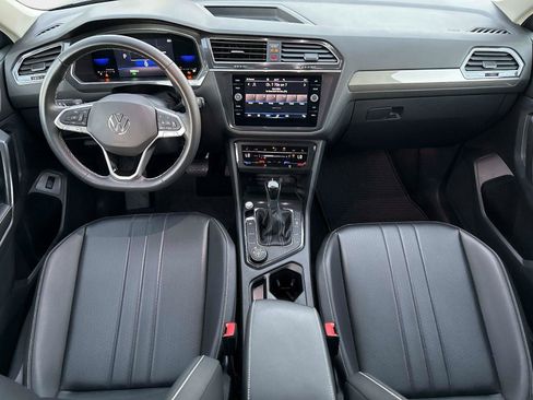 Used 2022 Volkswagen Tiguan SE image 11