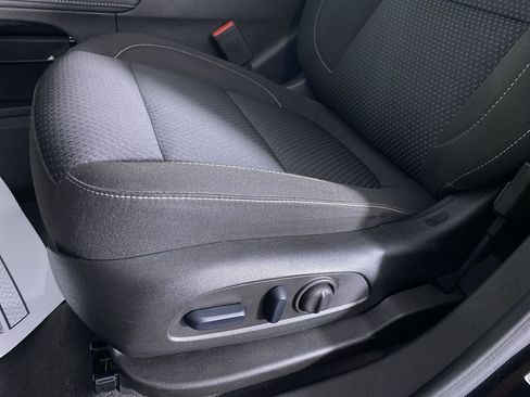 Used 2023 GMC Acadia SLE w/ Driver Convenience Package image 9