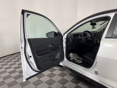 New 2026 Nissan Sentra SR w/ SR Premium Package image 16