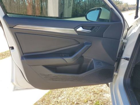 Used 2019 Volkswagen Jetta SEL w/ Cold Weather Package image 12