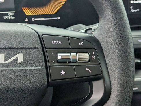 Used 2025 Kia K4 LXS image 26