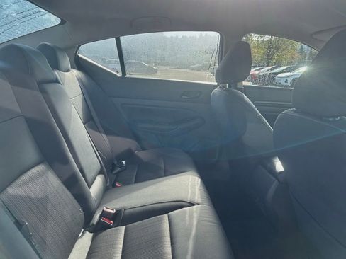 Used 2025 Nissan Altima 2.5 SV FWD image 14