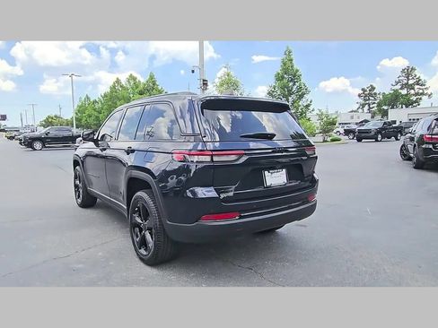 Used 2024 Jeep Grand Cherokee Limited w/ Black Appearance Package AWD/4WD image 31