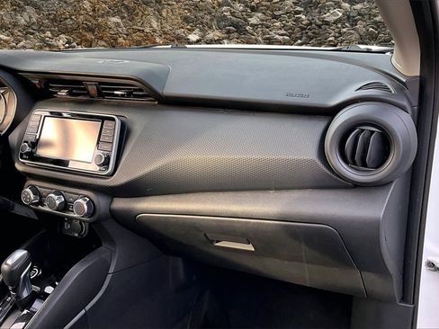 Used 2022 Nissan Kicks S image 14