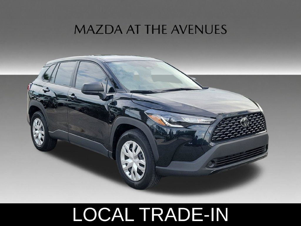 Used 2025 Toyota Corolla Cross L FWD image 3