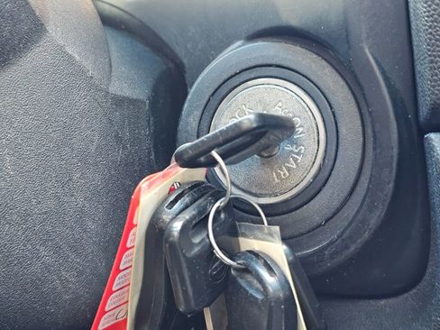 Used 2012 Nissan Titan SL image 33