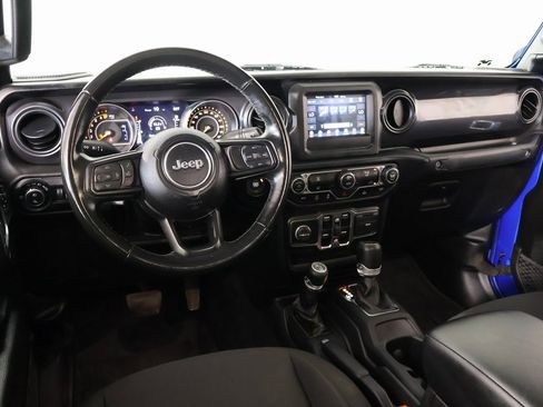 Used 2022 Jeep Gladiator Sport image 2