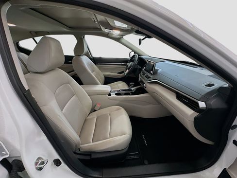 Used 2022 Nissan Altima 2.5 SV w/ SV Premium Package image 32