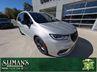New 2026 Chrysler Pacifica Select w/ S Appearance Package video 1