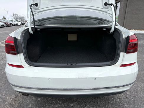 Used 2017 Volkswagen Passat 1.8T SEL Premium image 9