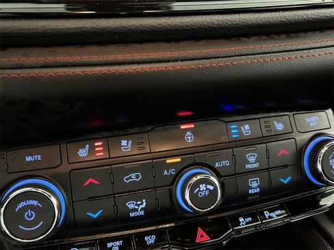 Used 2024 Dodge Durango GT image 35