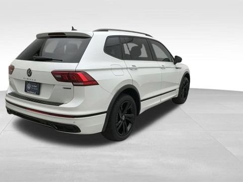 Certified 2024 Volkswagen Tiguan SE R-Line AWD/4WD image 9