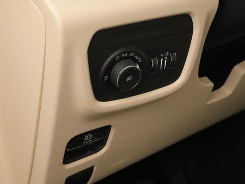 New 2026 Jeep Grand Cherokee Limited w/ Limited Altitude Package AWD/4WD image 8