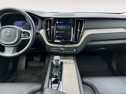 Used 2022 Volvo XC60 B5 Inscription w/ Protection Package Premier image 11