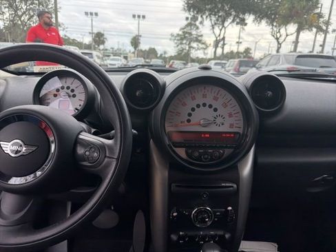 Used 2014 MINI Cooper Countryman image 9