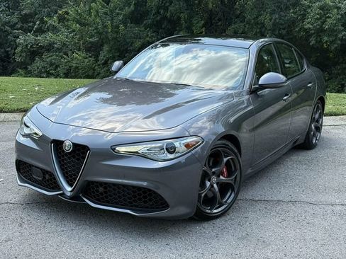 Used 2017 Alfa Romeo Giulia Ti w/ TI 19" Sport Package RWD image 2
