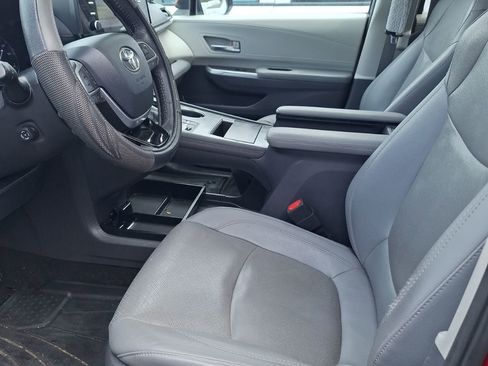 Used 2021 Toyota Sienna Limited AWD/4WD image 9