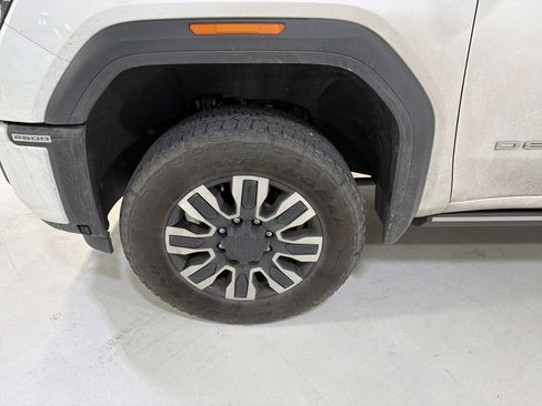 Used 2024 GMC Sierra 2500 Denali Ultimate image 9