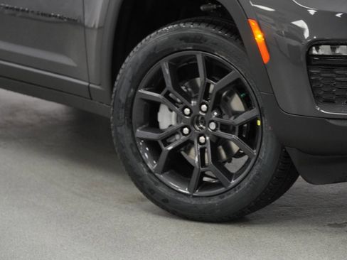 New 2025 Jeep Grand Cherokee Limited image 4