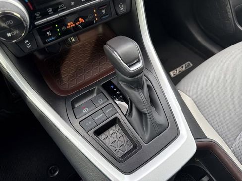 Used 2025 Toyota RAV4 Limited image 21