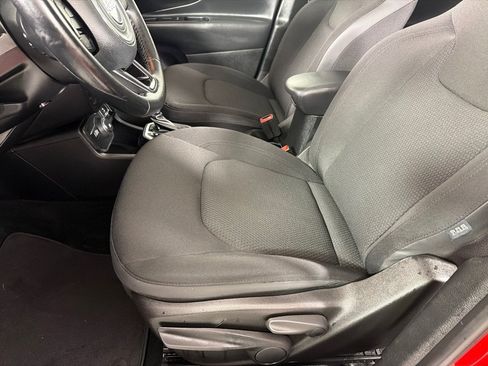 Used 2018 Jeep Renegade Altitude w/ UConnect 8.4 Nav Group AWD/4WD image 12