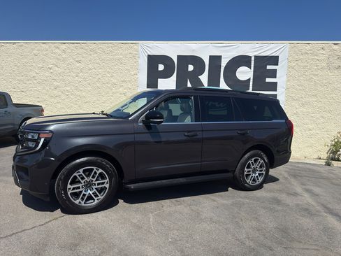 Used 2025 Ford Expedition Active AWD/4WD image 2